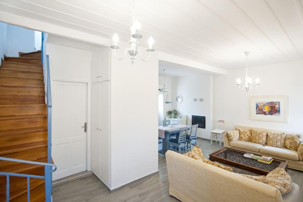 Locrihouse-Stylish Comfortable Home In Galaxídhion מראה חיצוני תמונה